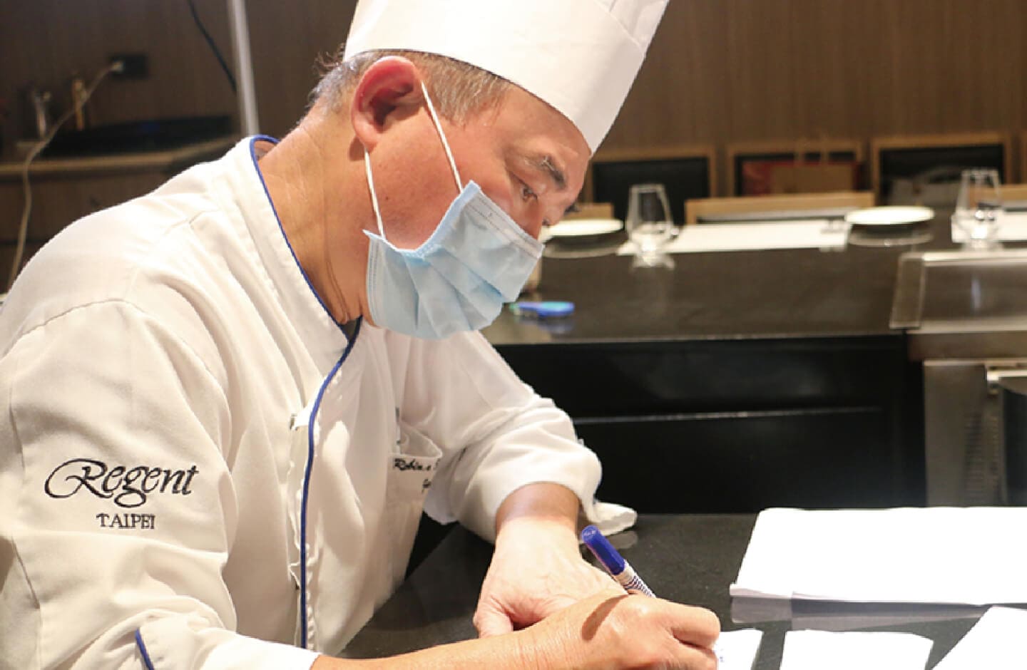 Robin's Chef Serves Meals, Supports Hualien's New Dawn Educare Center